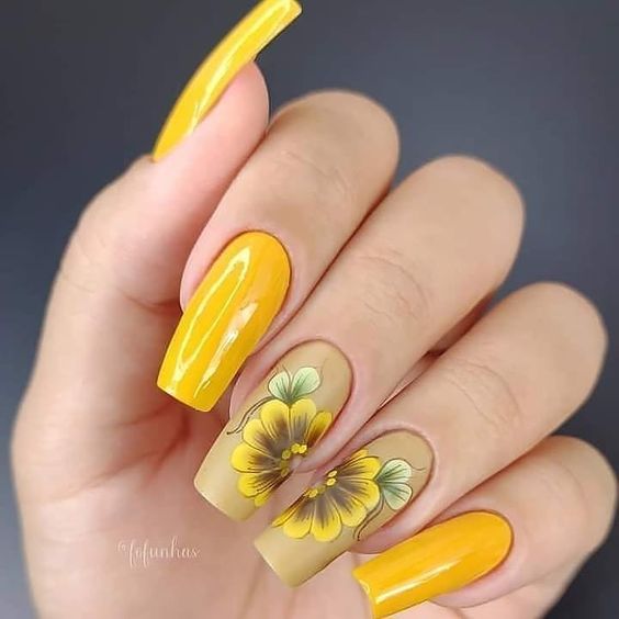 Diseños de uñas con flores para probar
